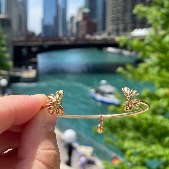 NWB Fable England Gold Bow Bangle - Picture 2 of 6